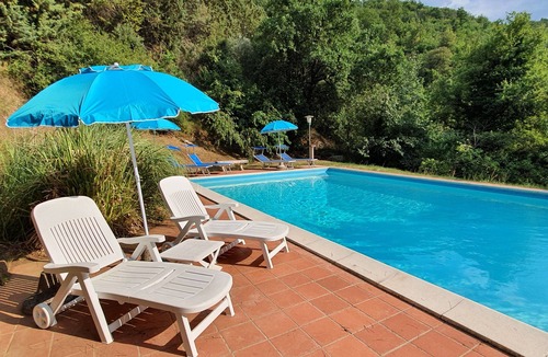Paciano Villa | Very private 4 bed villa with pool walk to village & restaurants, lovely views.