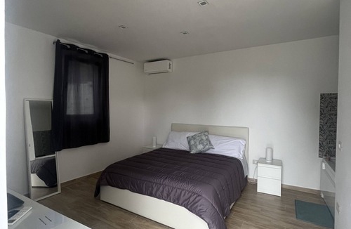 Ercolano Bed & Breakfast | Vesuvio 65 Suite with in-room whirlpool tub