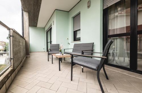 Valverde Apartment | Vicino al Mare con Terrazzo - WiFi e Parcheggio Privato