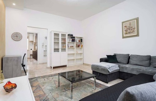 Busto Arsizio Apartment | Vicino Malpensa, Tribunale e Ospedale @Busto