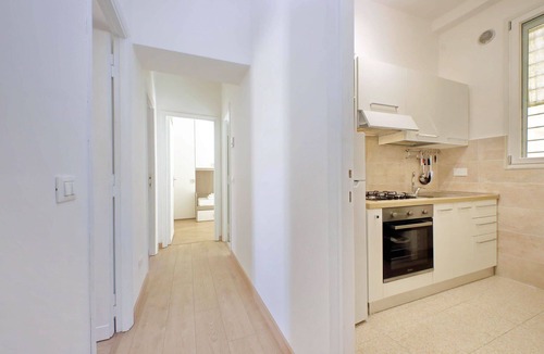 Rione V Ponte Apartment | Vicolo Cellini, Lovely & Bright 2 Br Apartment By Halldis