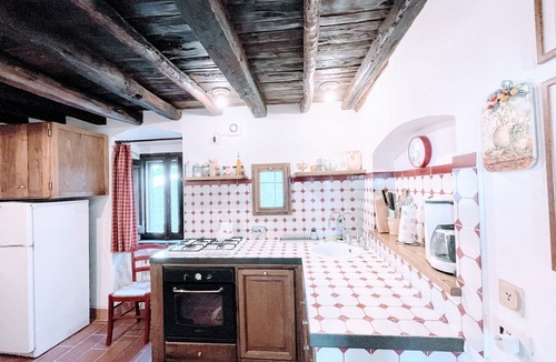 Strettura House | Vicolo - sleeps 5 with air con, wifi, balcony for dining and pool