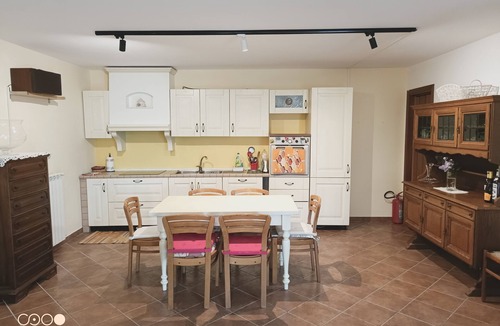 Moscufo Bed & Breakfast | Villa 3 bedrooms two bathrooms large living room with Full-optional kitchen and BBQ