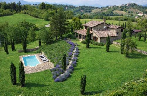 Castelraimondo Villa | VILLA ADELE - Ville Carborello