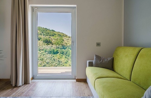 Serramezzana House | Villa Alfea G: A welcoming apartment situated in a secluded location surrounded by meadows and by green hills, with Free WI-FI.