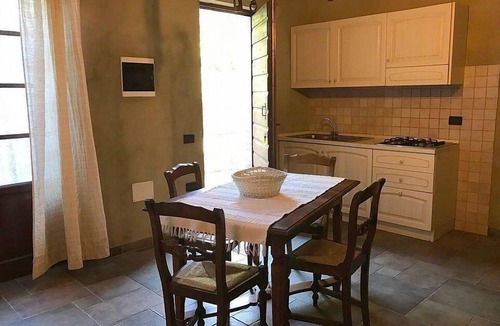 Massa Marittima House | Villa Amarena E: A graceful apartment in the characteristic style of the Tuscan countryside, with Free WI-FI.