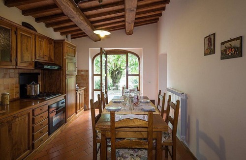Pieve di Chio House | Villa Angelisa D: A characteristic and welcoming apartment surrounded by meadows and by green hills, with Free WI-FI.