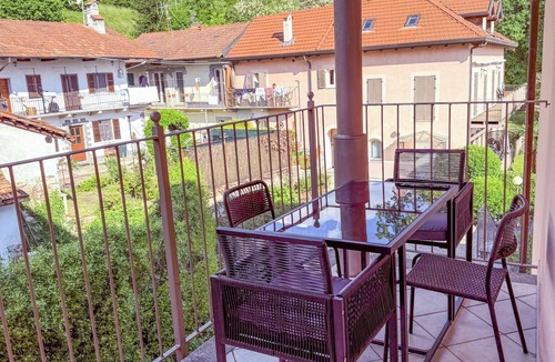 Carciano Apartment | Villa Anna, Borromean Islands No. 11 by Lago Reisen