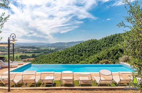 Bivio Lugnano Villa | Villa Badia, spacious villa with private infinity pool