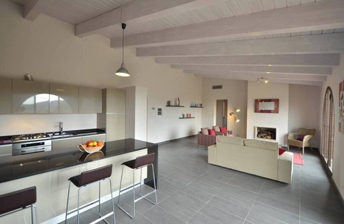 Trequanda Ski Chalet | Villa Basilico - Cignella Resort Chalet in Tuscany