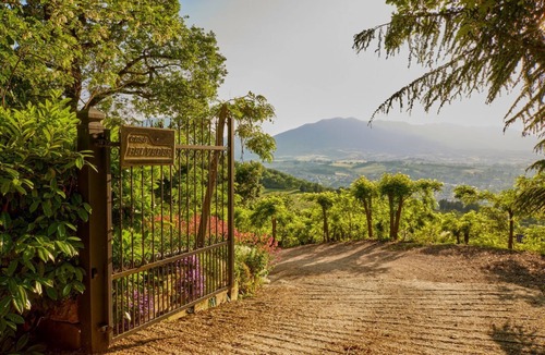 Castelraimondo Villa | Villa Belveder - Exclusive Pool, Park, and Wi-Fi