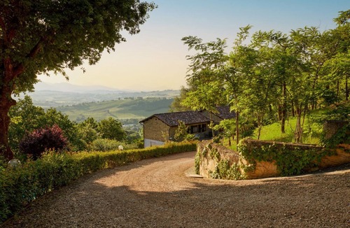Castelraimondo Villa | Villa Belveder - Exclusive Pool, Park, and Wi-Fi