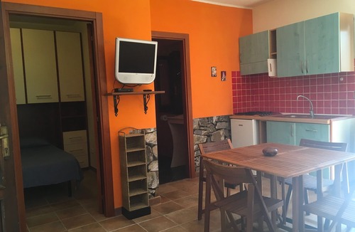 Defensola House | VILLA CARLA B Two-room apartment with kitchenette, internal parking