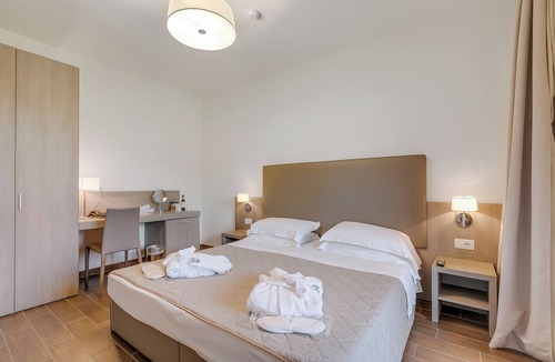 Castelletto d'Orba Hotel | Villa Carolina Golf View 4, Castelletto d’Orba, Italy