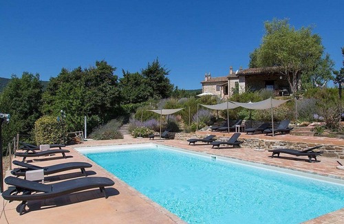 Umbertide House | Villa Cenobio B: A characteristic and welcoming apartment that is part of an ancient country house made of stone, with Free WI-FI.