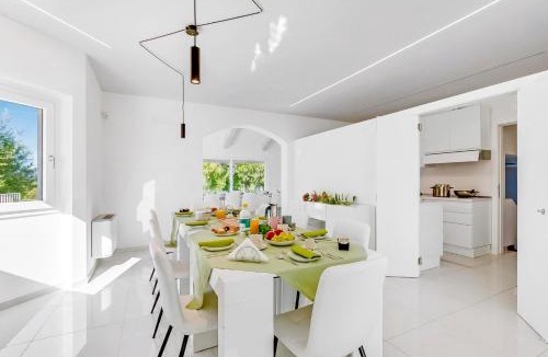 Ponte Buriano Villa | Villa Chimera White 16 with Pool & Gym