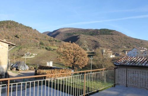 Sigillo Apartment | Villa Costanzi - Breezy Terrace On The Cucco