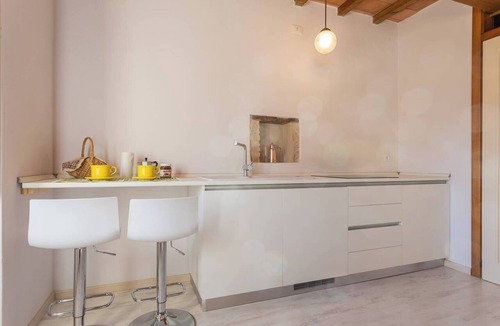 Sigillo Apartment | Villa Costanzi: Comfy Apartment Below The Cucco