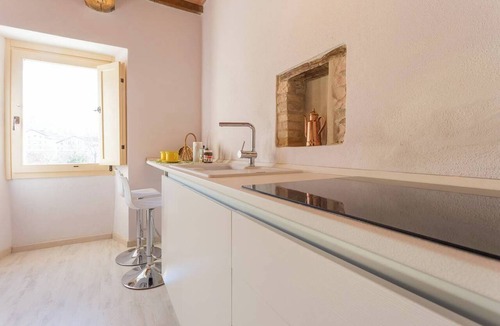 Sigillo Apartment | Villa Costanzi: Comfy Apartment Below The Cucco