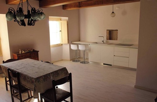 Sigillo Apartment | Villa Costanzi: Comfy Apartment Below The Cucco