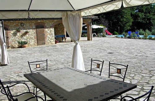 Grutti Apartment | "Villa Elena" Apartment in a Farmhouse with a Pool