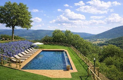 Castelraimondo Villa | VILLA ERMELINDA - Ville Carborello