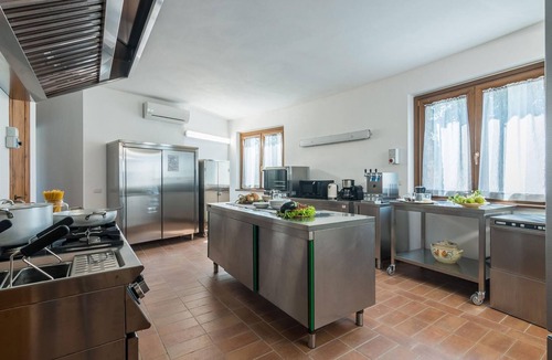 Centofinestre Villa | Villa Flavia - Private villa, 8 bedrooms, pool, A/C, wifi, pets, Marche