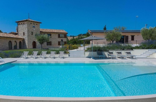 Centofinestre Villa | Villa Flavia - Private villa, 6 bedrooms, pool, A/C, wifi, pets, Marche