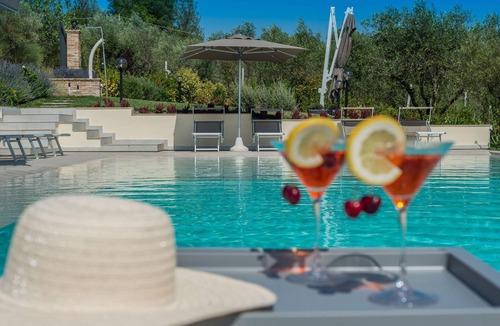 Centofinestre Villa | Villa Flavia - Private villa, 6 bedrooms, pool, A/C, wifi, pets, Marche