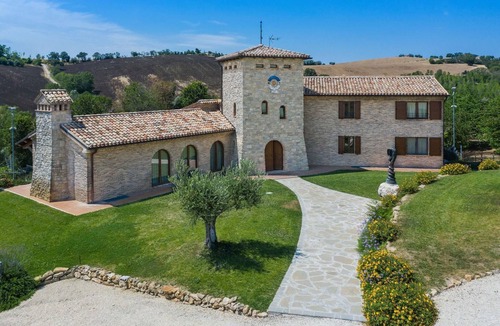 Centofinestre Villa | Villa Flavia - Private villa, 6 bedrooms, pool, A/C, wifi, pets, Marche