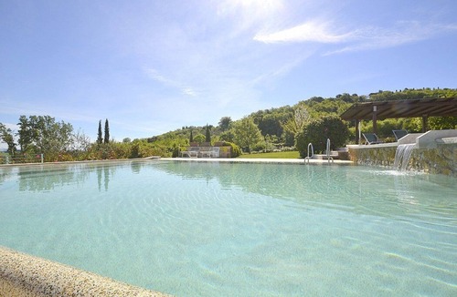 San Macario In Monte House | Villa Fontanile D: An elegant and welcoming apartment that is part of a small villa surrounded by the greenery, with Free WI-FI.