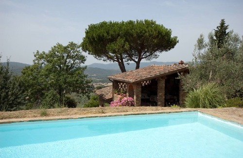Pieve a Presciano Villa | Villa for 6 with pool and close to a Tuscan village.