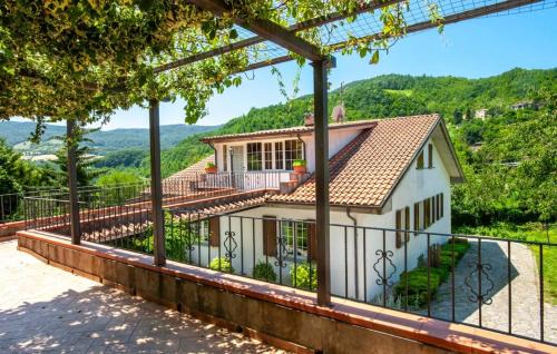 Apecchio Villa | Villa Glicine Casa Vacanze con Piscina e Camino ad Apecchio, Marche