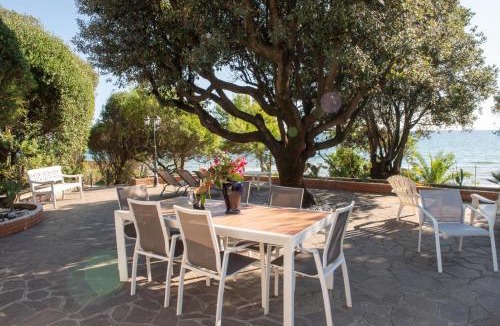 Fondi Villa | Villa GREG stupenda casa sulla spiaggia con accesso diretto al mare