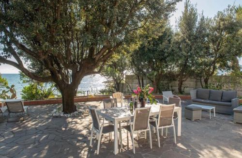 Fondi Villa | Villa GREG stupenda casa sulla spiaggia con accesso diretto al mare
