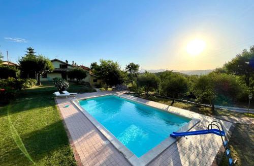 Montelirossi Apartment | Villa immersa nella Serenità