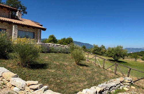 Roccamorice Villa | Villa in Majella National Park near the Celestine hermitages.