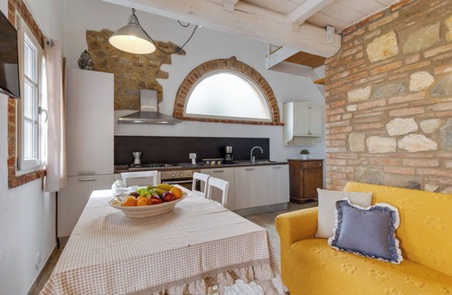 Pomarance Villa | Villa In The Sun with four apartments for groups of families and friends
