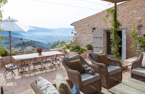 Campello sul Clitunno Villa | Villa la Sorgente, a fortress with private pool