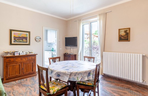 Bagnone Apartment | Villa La Lanterna Bianca Apartment with Mountain View, Wi-Fi & Air Conditioning