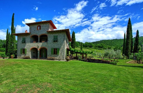 Subbiano Villa | Villa Lo Scoiattolo by PosarelliVillas
