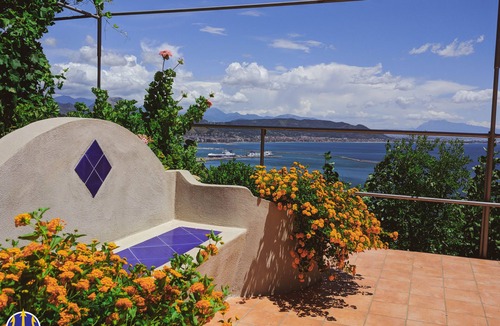 Raito Apartment | Villa Neptune at the beginning of the Amalfi Coast CIN No. IT065157B4VGM390GL.