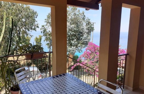 Marina di Zambrone Apartment | Villa Panorama Wohnung in privater Villa by Interhome