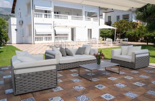Cucco-Riviere House | Villa Pietra Rossa