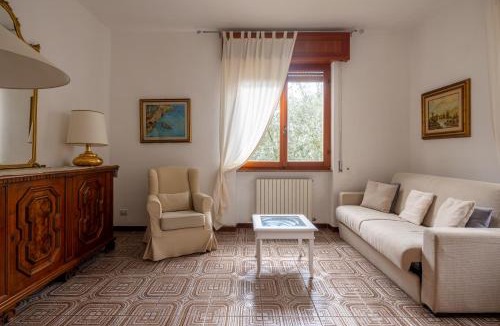 Ricco del Golfo di Spezia Apartment | Villa Pina con Giardino e piscina Appartamento in Villa in Val di Vara Cinque Terre Gateway Immerse in nature Balcony Vista vallata Hiking trails