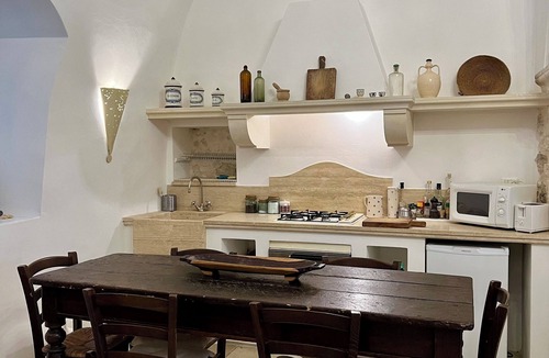 Coppitella Villa | Villa Poggio al Sole Vieste, 1700 villa with pool surrounded by greenery