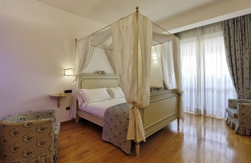 Historical Downtown Salerno Hotel | Villa Poseidon Boutique Hotel & Events