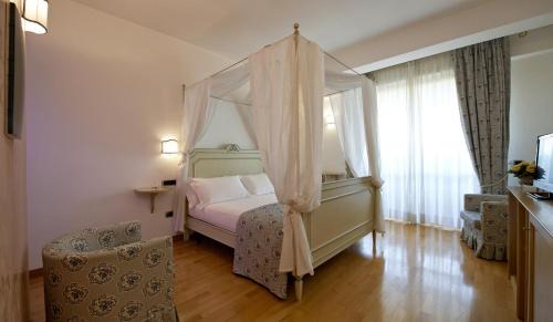 Historical Downtown Salerno Hotel | Villa Poseidon -Boutique Hotel-