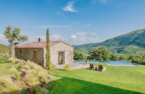 Umbertide Villa | VILLA REGINA - Four Bedroom Villa, Sleeps 8