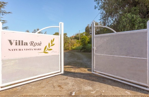 Cologna Spiaggia Apartment | Villa rosé - nature sea view